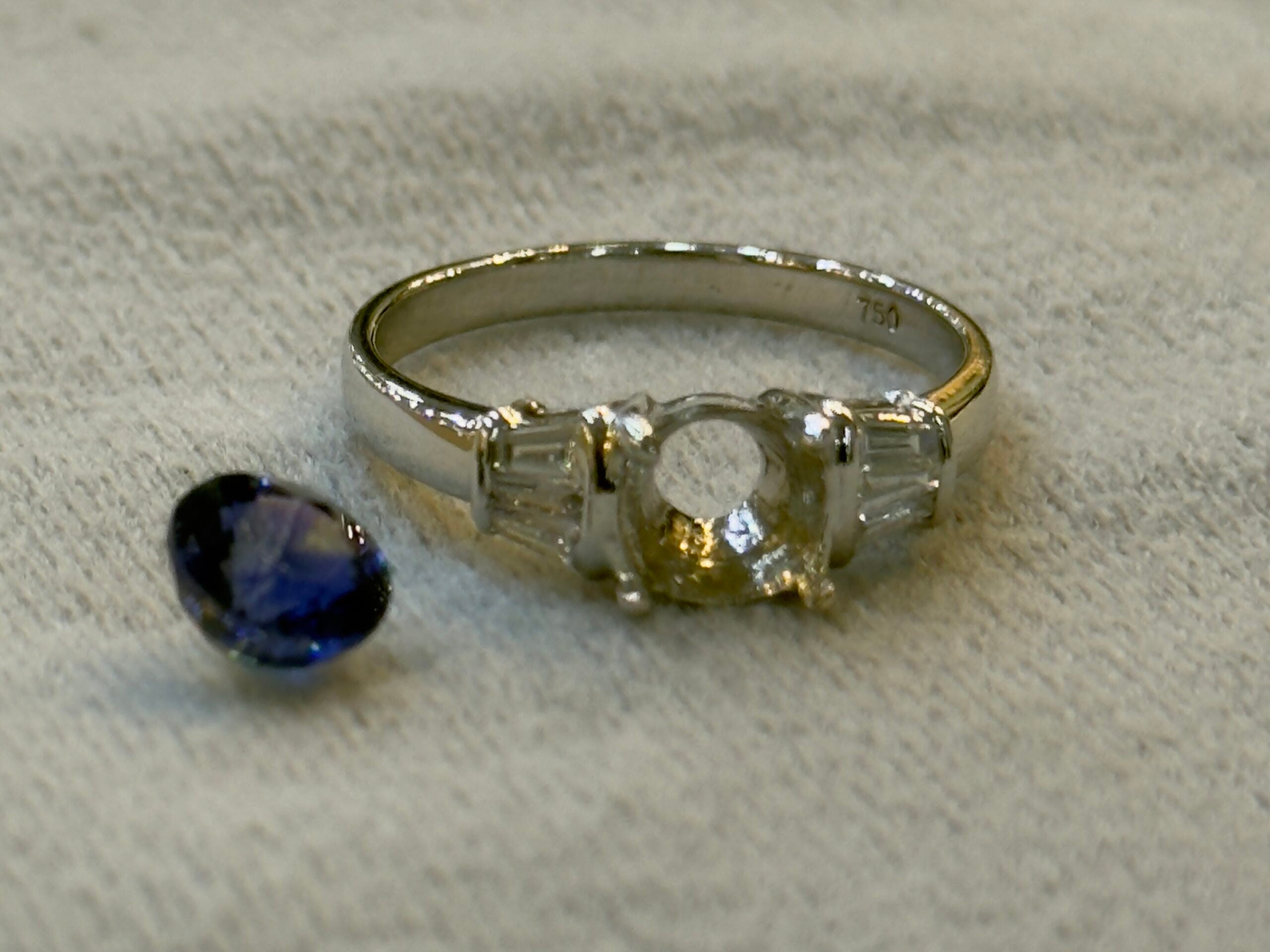 Ceylon Sapphire & Diamond Ring