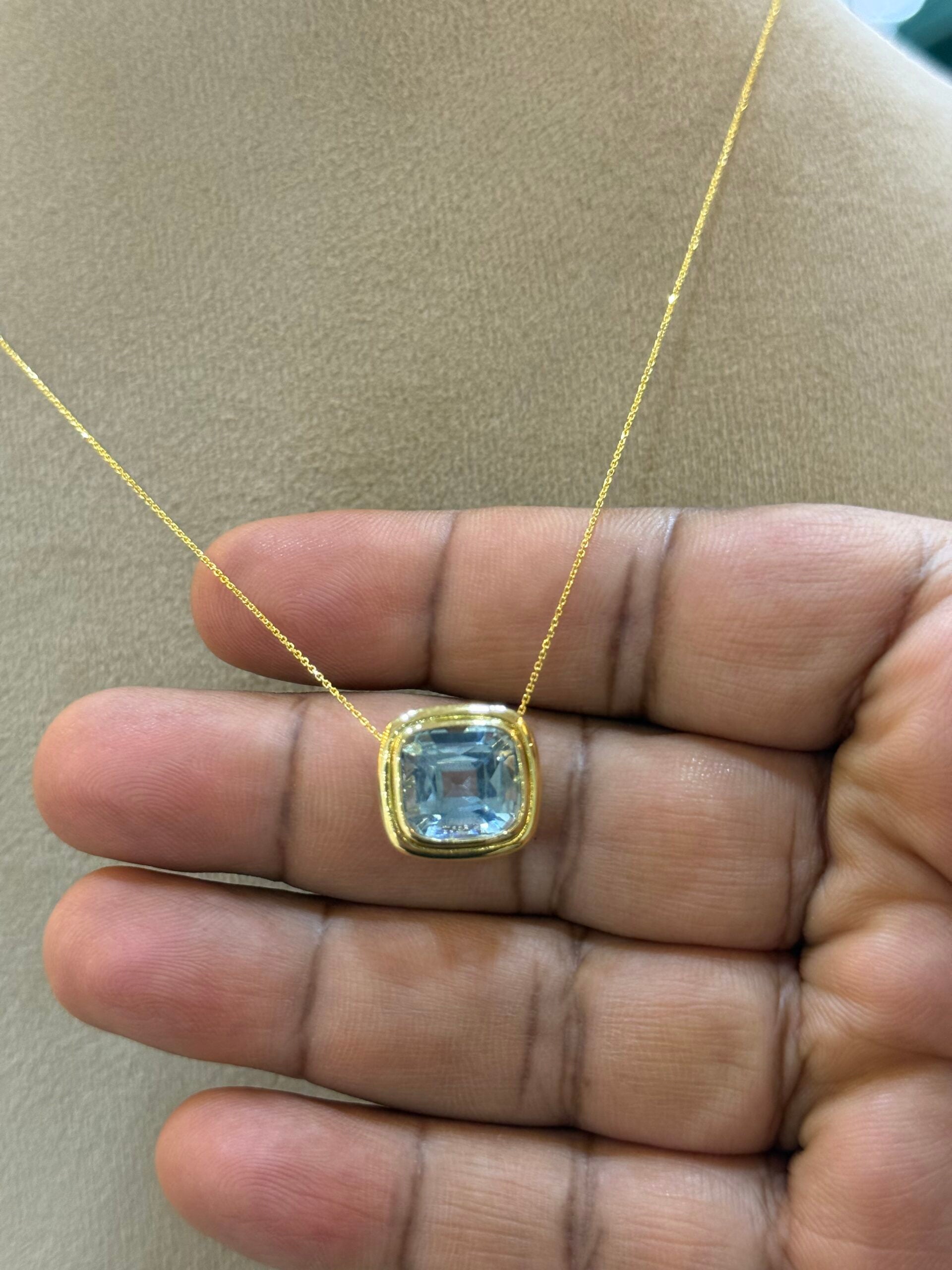 18kt Yellow Gold Pendant with Aquamarine