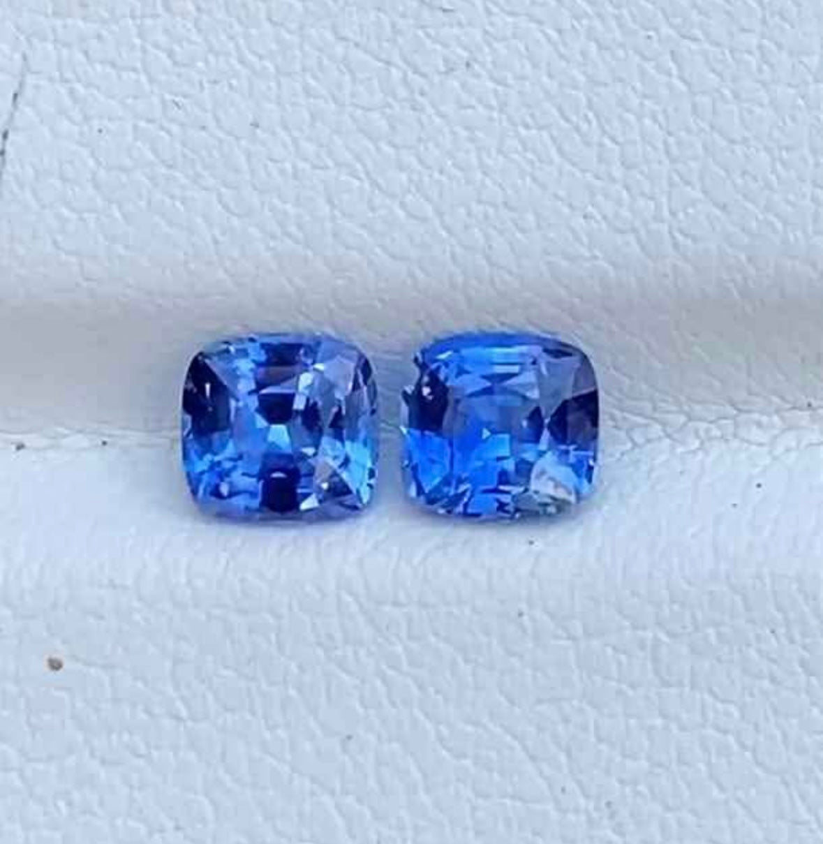 Vivid blue sapphire pair - Sri Lankan | Cushion shape