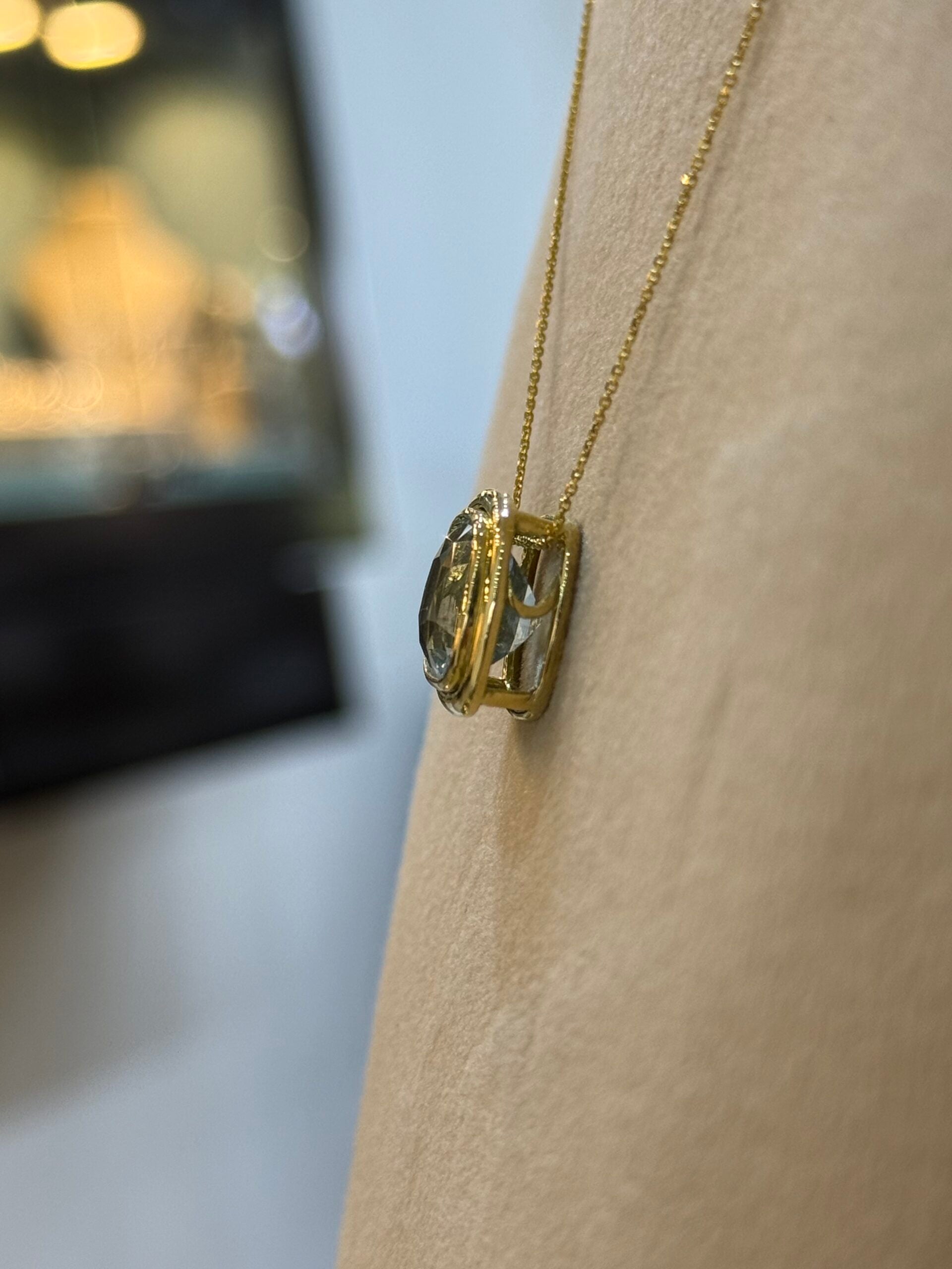 18kt Yellow Gold Pendant with Aquamarine