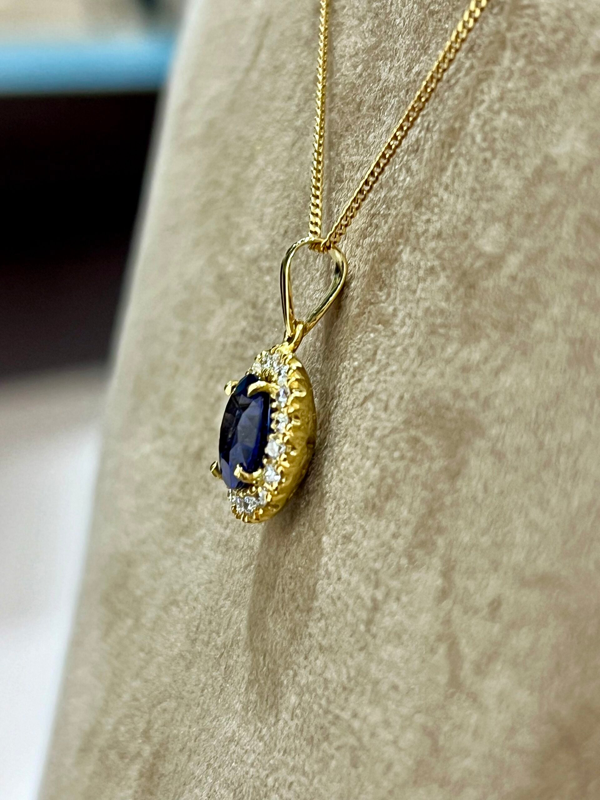 Ceylon Blue Sapphire & Diamond Pendant
