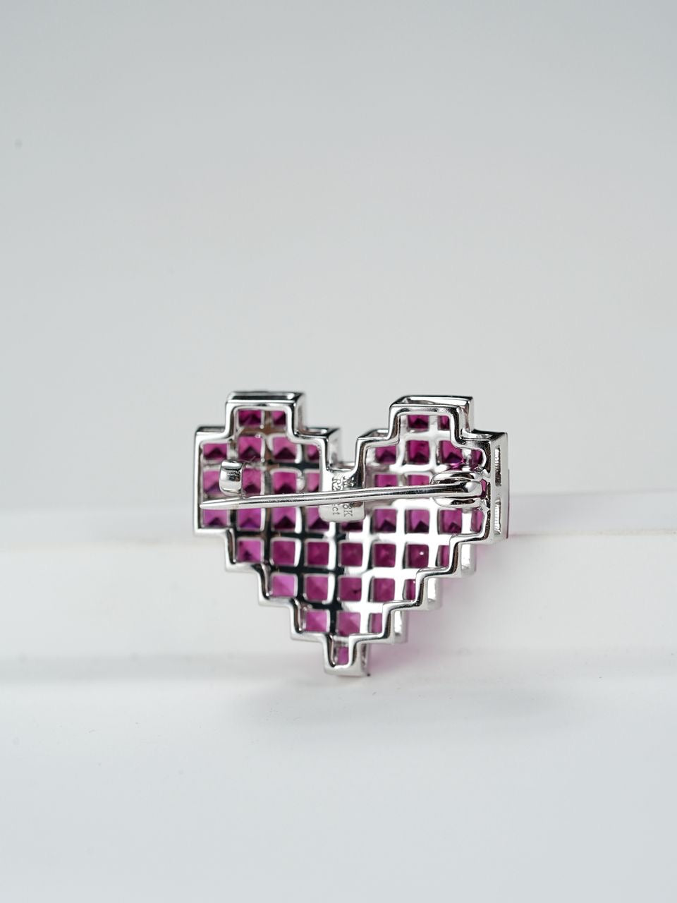Radiant Mosaic Heart – Dual-Purpose Sapphire Pendant/Brooch in 18kt Gold